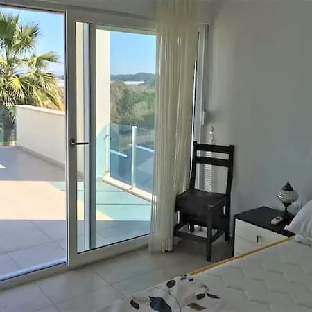 Beautiful Private 4 Bed Villa With Amazing Views In Peaceful Location Willa